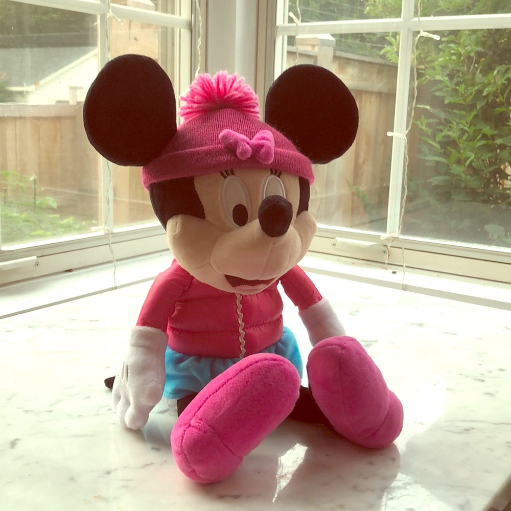 Shivering Minnie Mouse toy